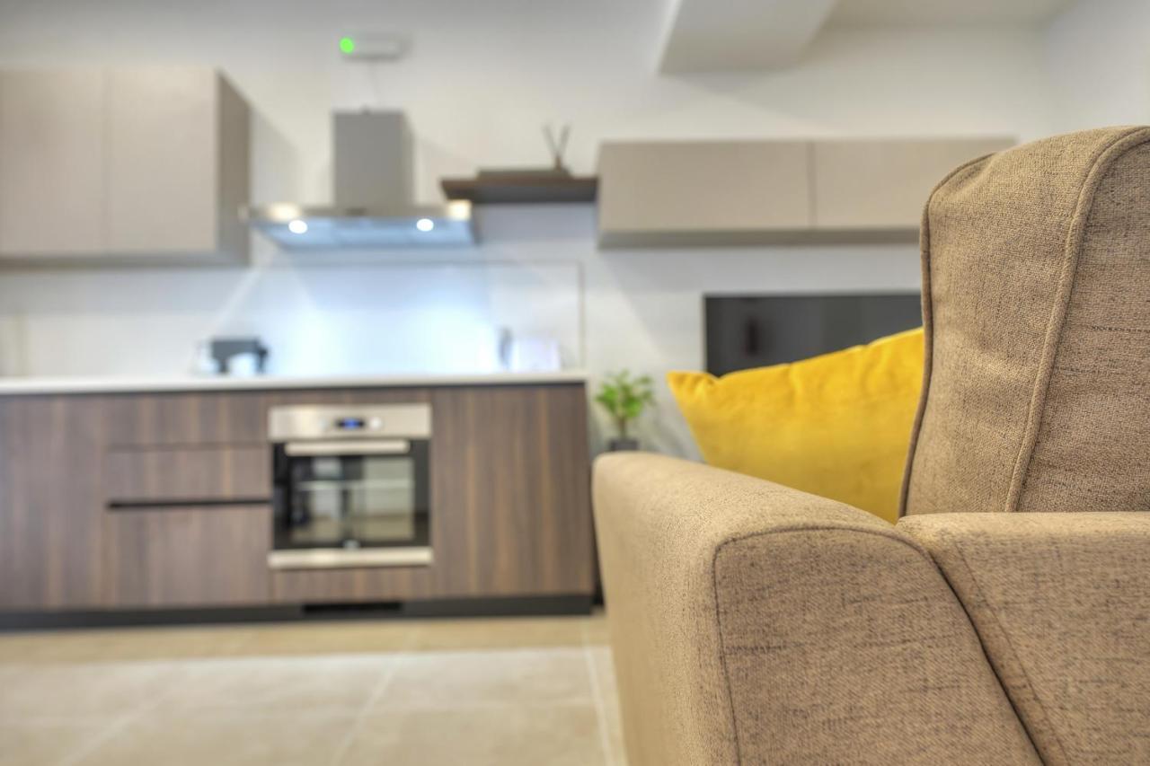 Brand New And Tastefully Furnished 2 Bedroom Apartment Ddif1-2 Gzira Exteriör bild