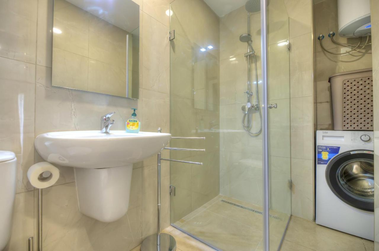 Brand New And Tastefully Furnished 2 Bedroom Apartment Ddif1-2 Gzira Exteriör bild