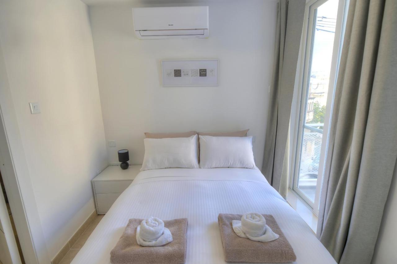 Brand New And Tastefully Furnished 2 Bedroom Apartment Ddif1-2 Gzira Exteriör bild
