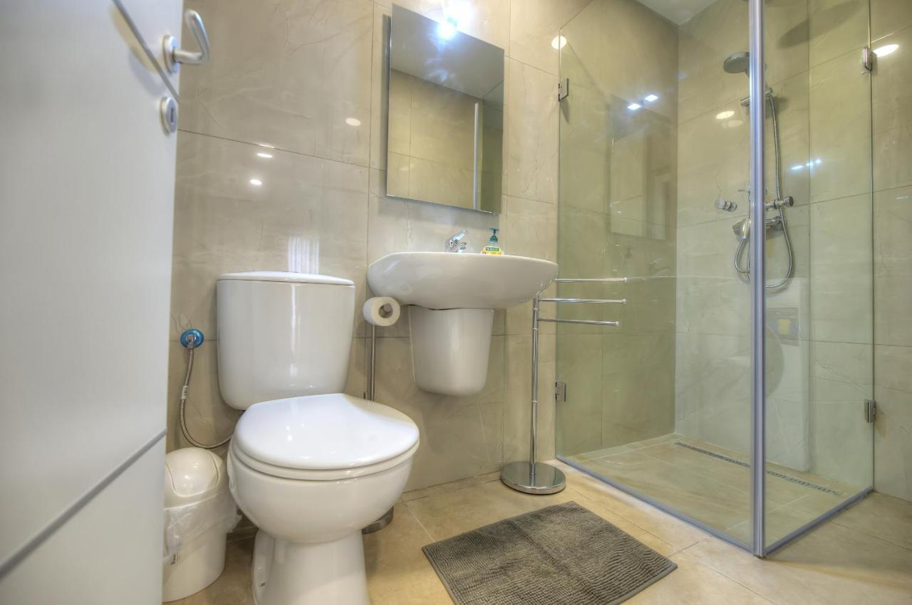 Brand New And Tastefully Furnished 2 Bedroom Apartment Ddif1-2 Gzira Exteriör bild